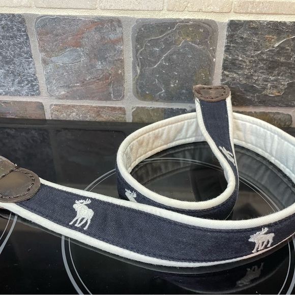 Abercrombie Kids Blue and White Moose Belt 35 inches long - Picture 1 of 7